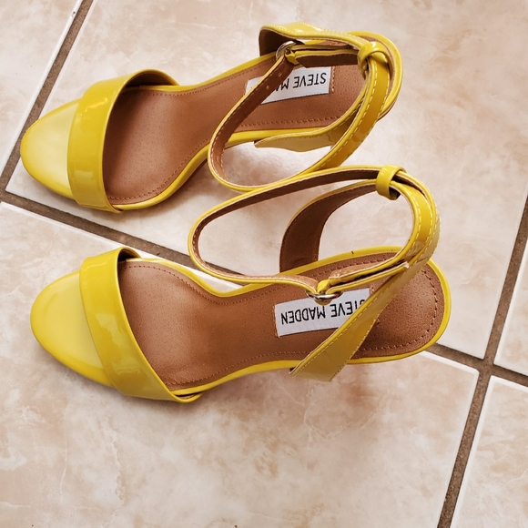 Steve Madden Shoes - NEW STEVE MADDEN RENO SANDAL